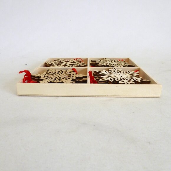 NEW LASER CUT WOOD SNOWFLAKE CHRISTMAS ORNAMENT SET OF 12 - Picture 2 of 9